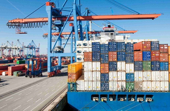 國際物流公司通過引入先進的物流技術，提高了物流效率和服務質量