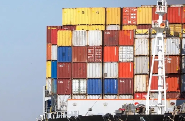 在全球經(jīng)濟(jì)一體化的背景下，上海國際物流的重要地位愈發(fā)凸顯