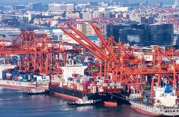 東南亞地區(qū)以其獨特的經(jīng)濟(jì)發(fā)展?jié)摿Γ饾u成為了全球貿(mào)易的重要一環(huán)