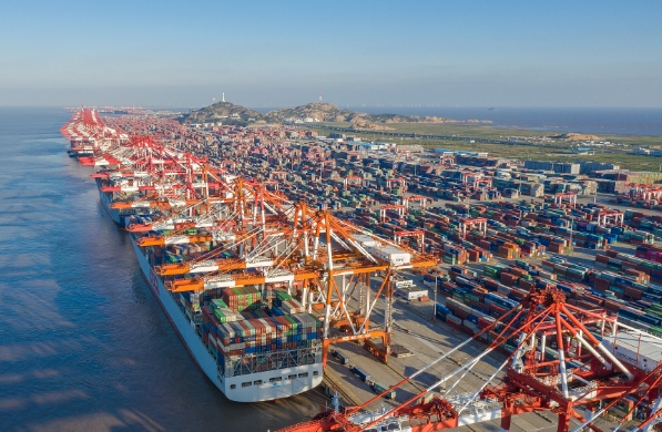 盡管上海貨代公司在行業(yè)中具有一定的優(yōu)勢，但也面臨著不少挑戰(zhàn)