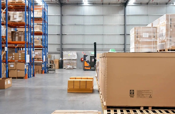 跨國物流正在經(jīng)歷著前所未有的變革，推動著全球供應(yīng)鏈的不斷優(yōu)化