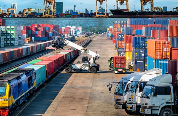 上海國際物流公司不僅承載著貨物的運(yùn)輸，更是連接世界的橋梁