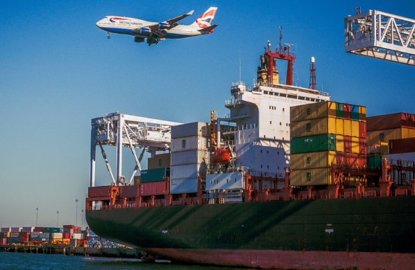 在全球化的背景下，國際海運促進了資源的全球配置和市場的深度融合