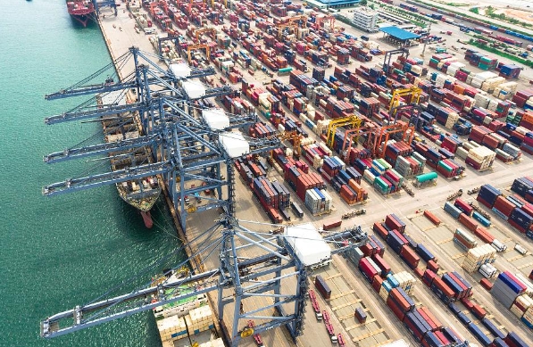 美國海運(yùn)是美國國內(nèi)經(jīng)濟(jì)發(fā)展強(qiáng)大引擎，也是推動(dòng)國際貿(mào)易的重要力量