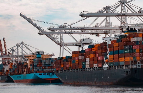 海運(yùn)貨代作為連接世界貿(mào)易的重要橋梁，正面臨著前所未有的發(fā)展機(jī)遇