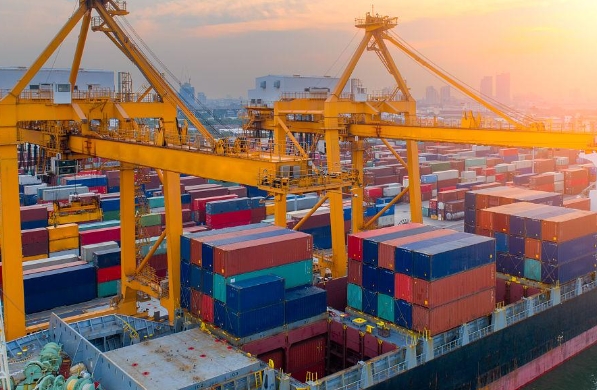 貨運(yùn)代理企業(yè)如何創(chuàng)新服務(wù)模式提升核心競(jìng)爭(zhēng)力，成為業(yè)界普遍關(guān)注的焦點(diǎn)